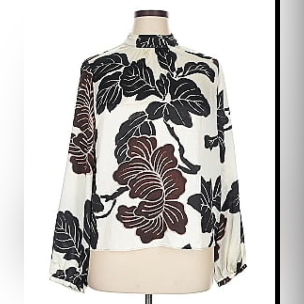 Cupcakes & Cashmere Sz. M Black Floral Print Blouse Silky